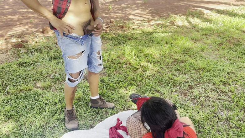 Vivy Marques: शरारती लिटिल राइडिंग हूड लम्बरजैक ईटर से मिलता है और उसे सड़क के बीच में छोड़ देता है