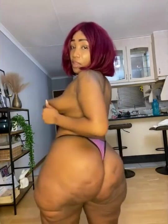 Legendary Booty Overdose: sanvli khoobsoorat vishaalkaay mahila kapre utaar rahi hai, matka rahi...