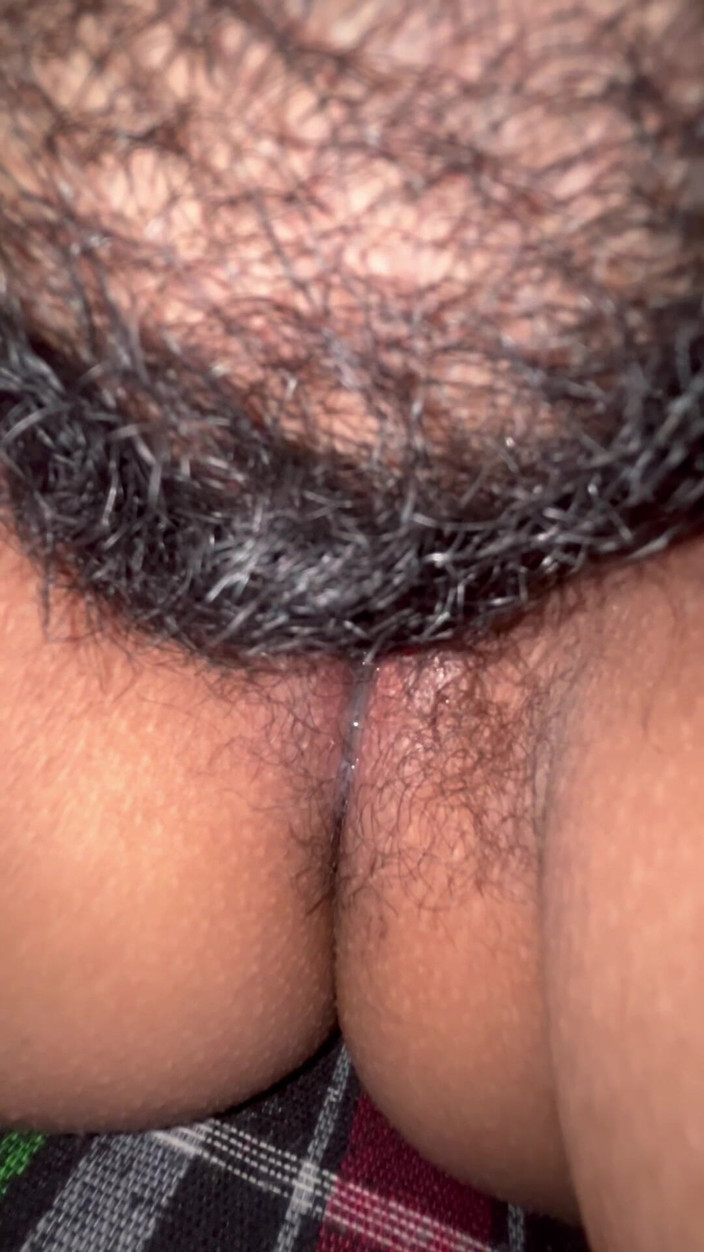 Rishi: Indická mladá studentka kouří učitelce velký penis a drsný sex...