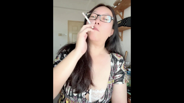 Smoking Asian: Darkside smoking asian: perkembangan filter rokok mesum + striptis