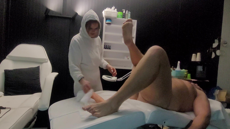 LuTosT: 사정할 때까지 큰 딜도로 고객의 엉덩이를 따먹는 안마사, 마사지 후 후장 따먹기