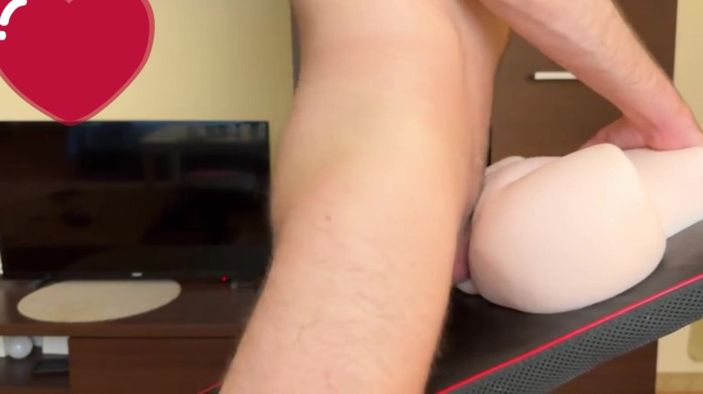 Bigbadfriendlyguy: Bambola del sesso sborrata dentro mentre geme forte e chiacchiere...