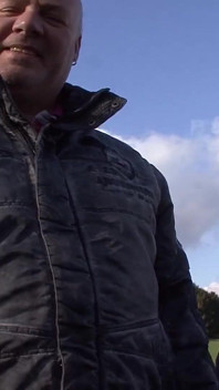 Hon är amatörmormor från Tyskland som gillar 69 poser