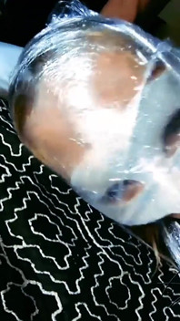 Wanita kurus dibungkus plastik dan disetubuhi di lubang - porno spanyol