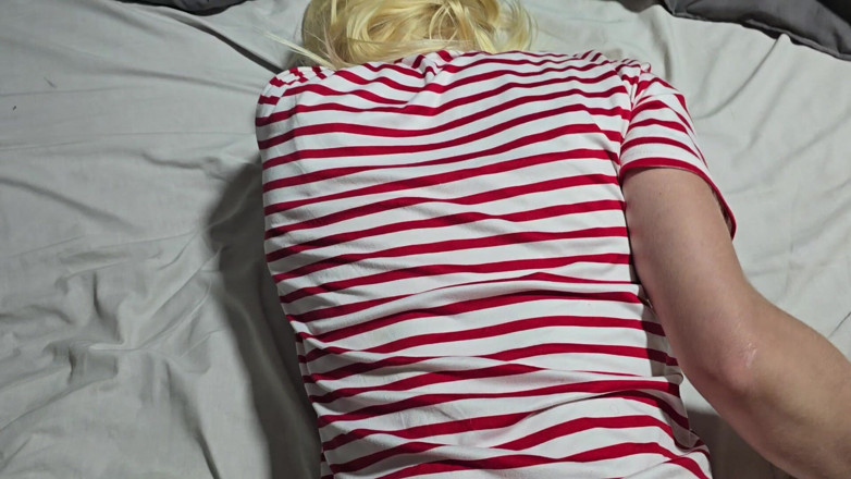 Sparowdox: 후배위에서 따먹히는 귀여운 금발