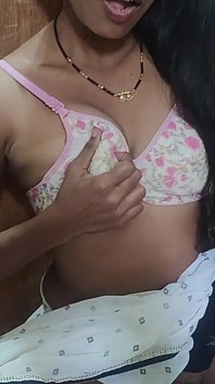 Hot Sexy Naughty Indian Aunty Pusssy Fingring