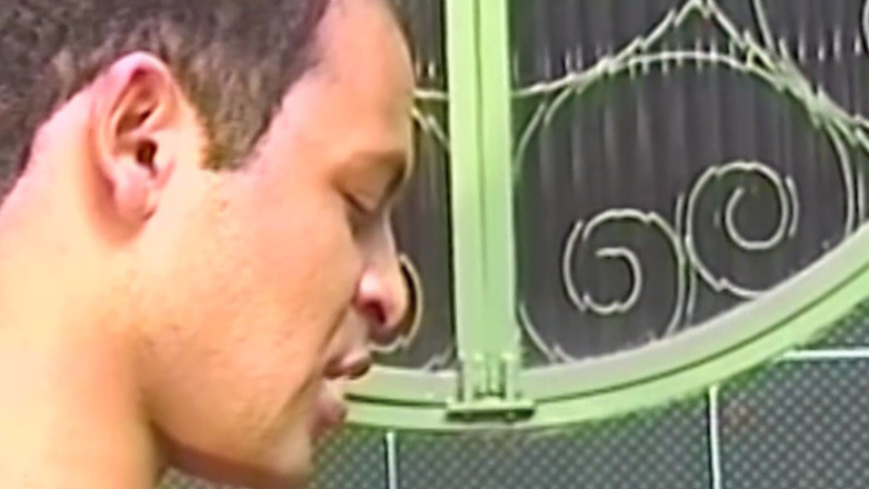 SEXUAL SIN GAY: Scenă HOMOSEXUALI LATINO - 1_Hairy un cuplu latino se fute la duș