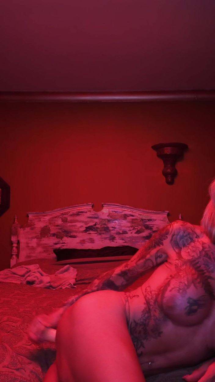 Shy trans: Red Room Quick Solo