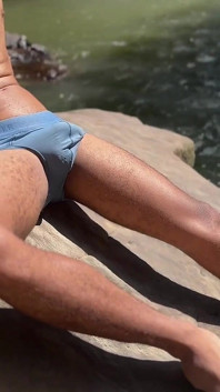 Sexy latinoameričanka tráví žhavé odpoledne doma každý den