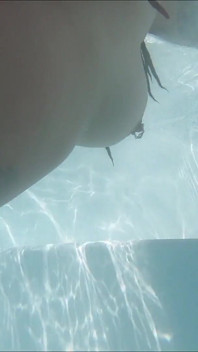 Urlaubs-dreier im pool
