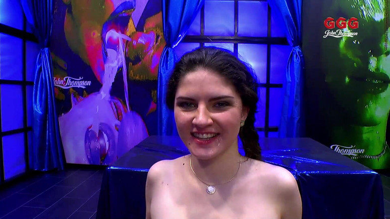 Gang Bang Germany: Francesca Dicaprio - Malá brunetka je ošukaná do zadku! Trojice!