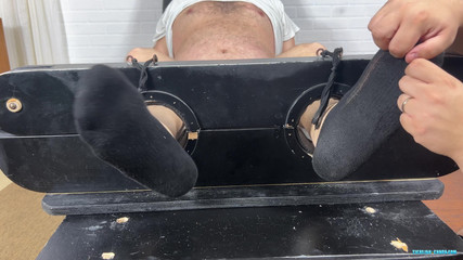Ticklish Chubs: Ahli perniagaan di belas kasihannya