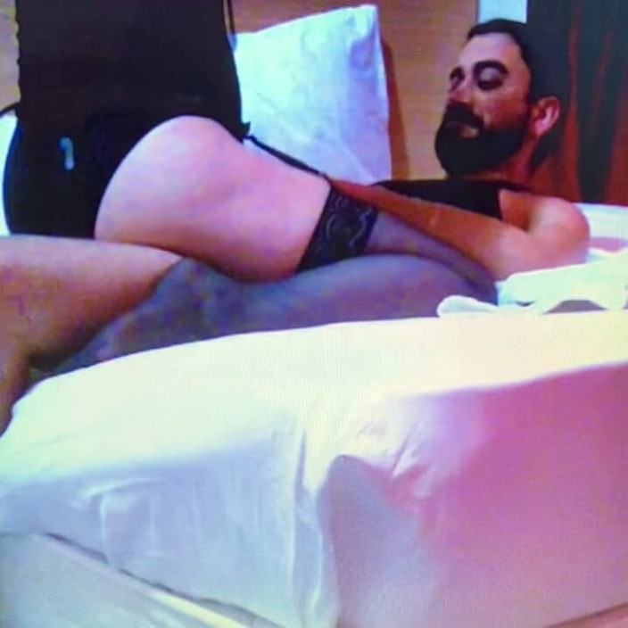 Mudur_bey35: Als mijn man hoort, zal hij ons allebei neuken, deel 1