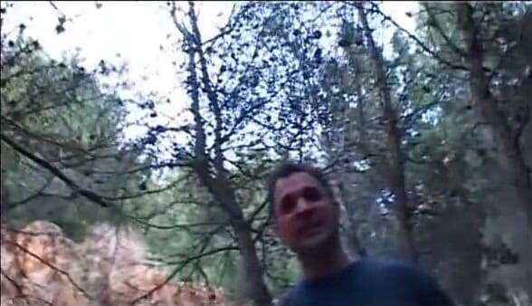 European Classics: Versaute kleine brünette nimmt schwanz im wald
