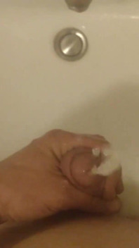 Massiv Tall Giant Pee Streaming