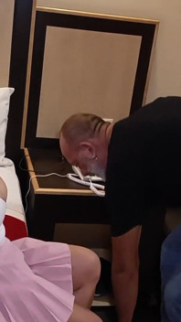 Я збираюся відвідати свого цукрового вітчима в готелі
