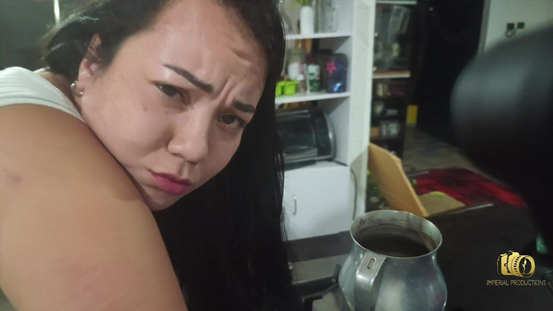 Rioc69: Rioc o învață pe Anita cum să folosească blatul din bucătărie