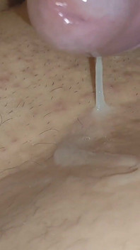 Gemidos Súper Directos Con El Fuerte Chorro De Semen.