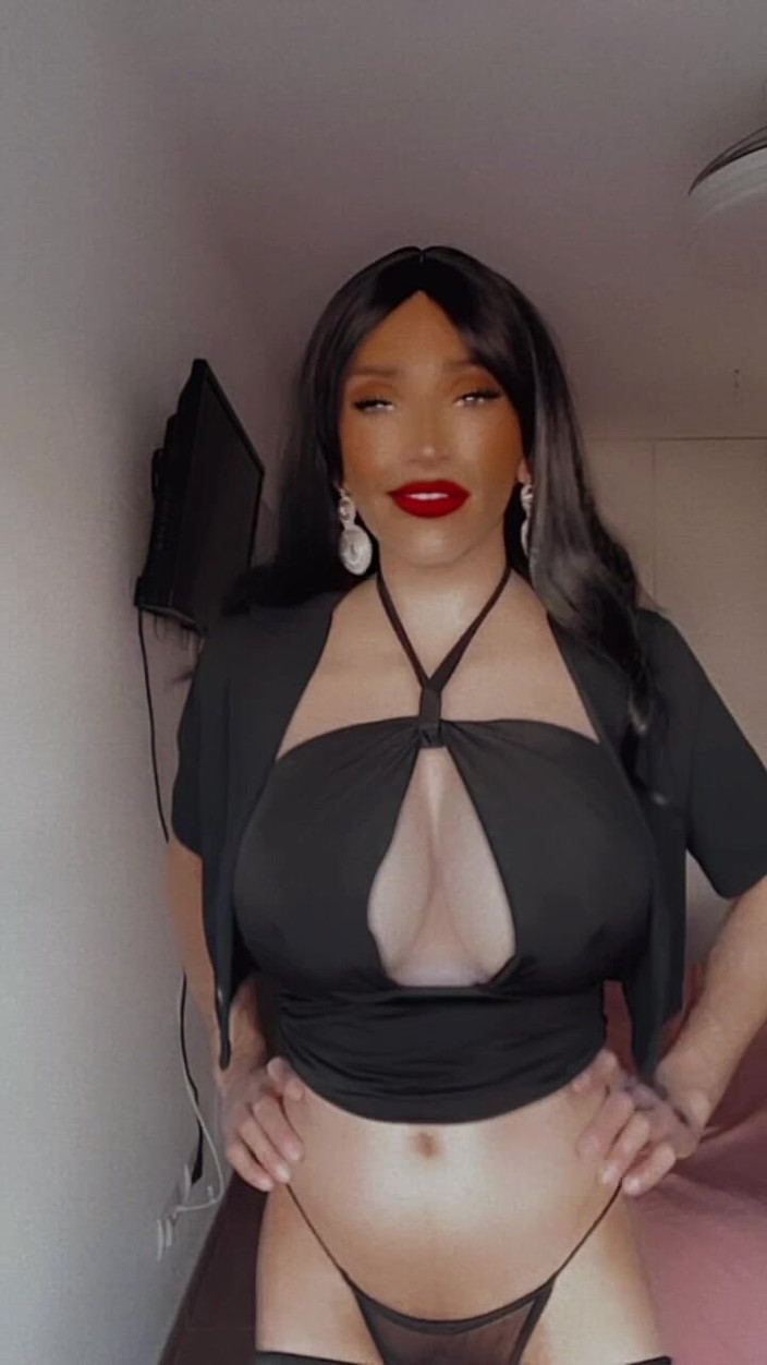 Sissy Slut Brianna: Sladký pohled, nebezpečné úmysly