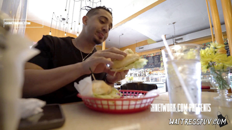 Waitress POV: Servírka POV - Khloe Kapri