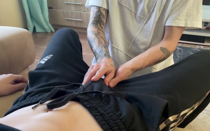 Max Gen: Sladká Twink sála velký penis a vylízala sperma