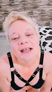 Malá kompilace s výstřikem na obličej, který chcete přidat