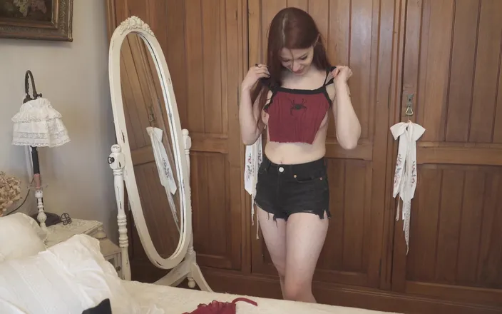 Dolls Cult: I Change Several Clothes Asking Sissi's Opinion, but I Get...