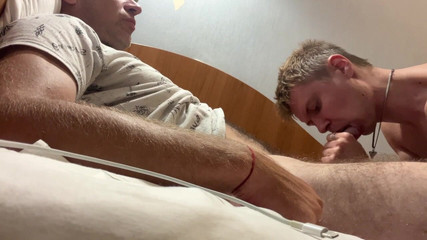 MaxHotty: Смокчу один одного з вітчимом і кінчаю в рот в готелі