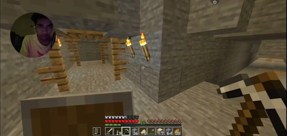 Julie games: Sessione di mining in Minecraft Chest e tesoro