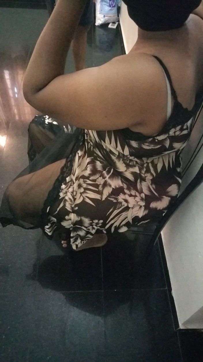 Tamil lesbian: Bà dì mập mạp mới nói chuyện bình thường