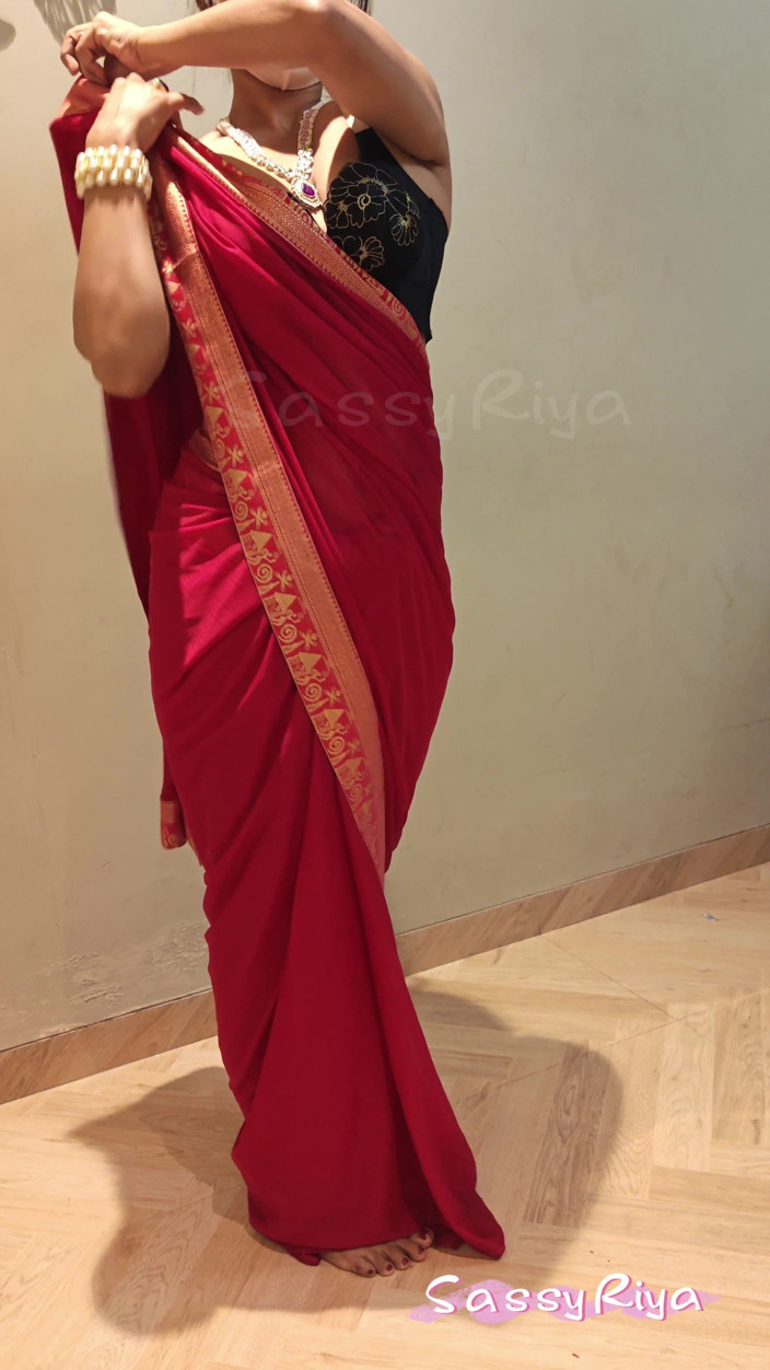 Sassy Riya: Sassy Riya Wearing Saare
