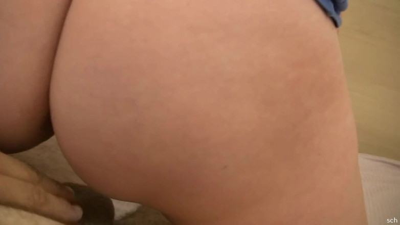 Hard raw sex: Beauty rides slim dick
