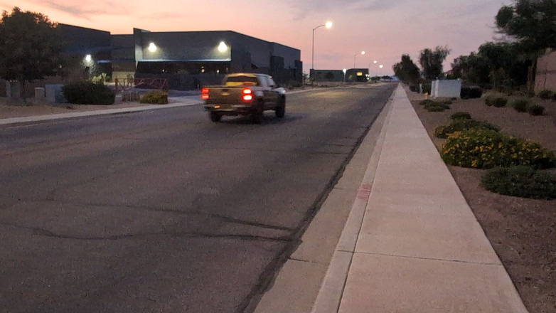 Intangible Assets: Tombul iri güzel evli kadın herkesin içinde gösteriş yapmayı ve çıplak...