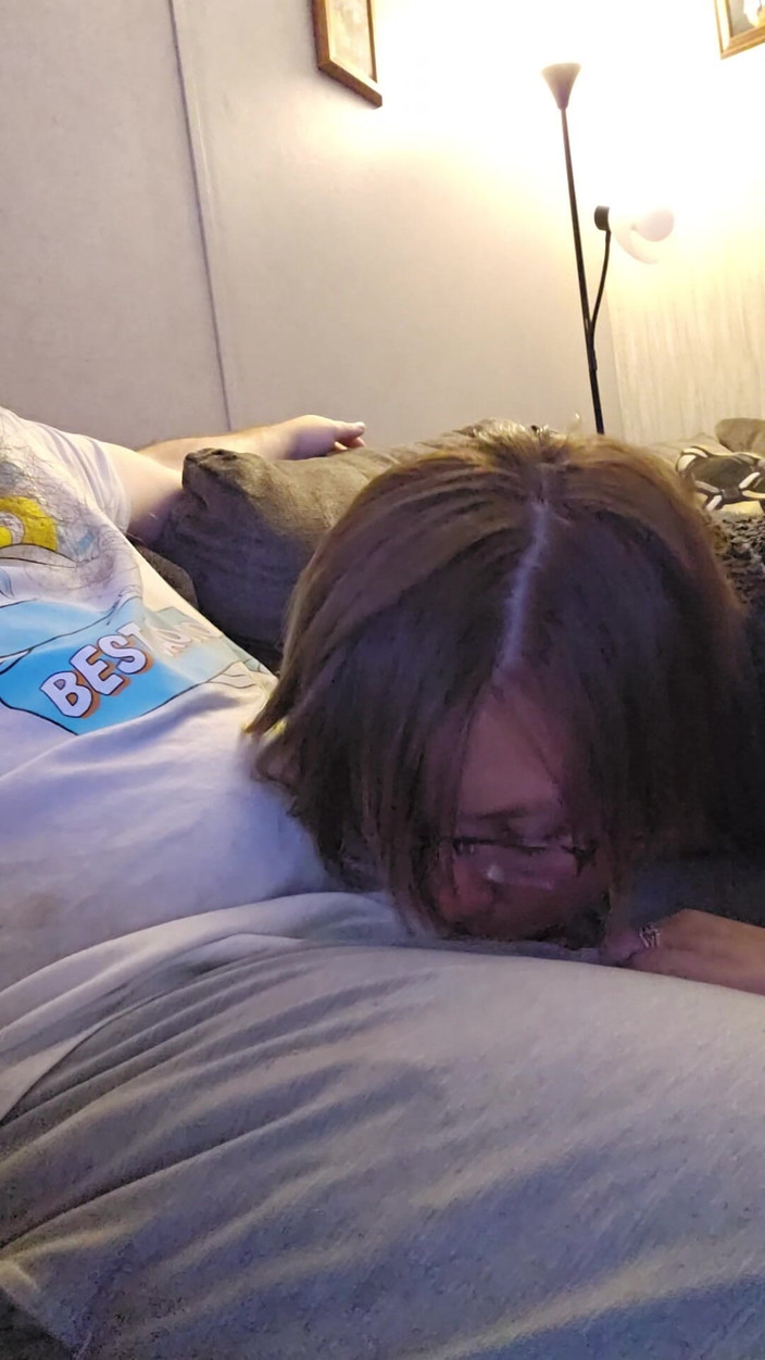 Funhousewife69: Він їсть яблучний пиріг, я смокчу його член