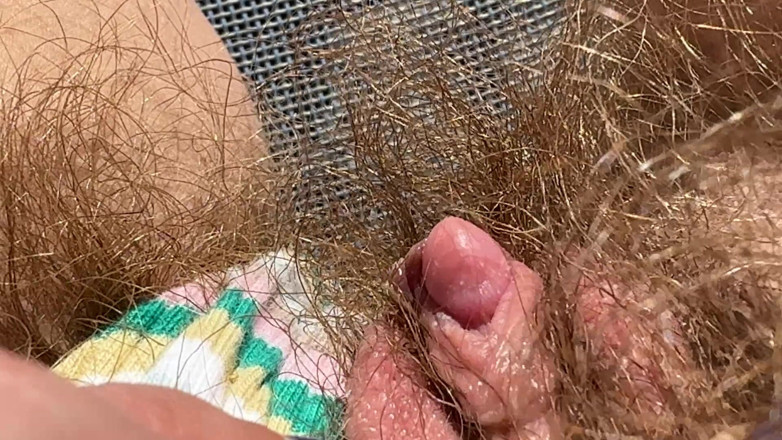 Cuteblonde666: Amateur Hairy Girl Mastubates in Closeup with Huge Clit