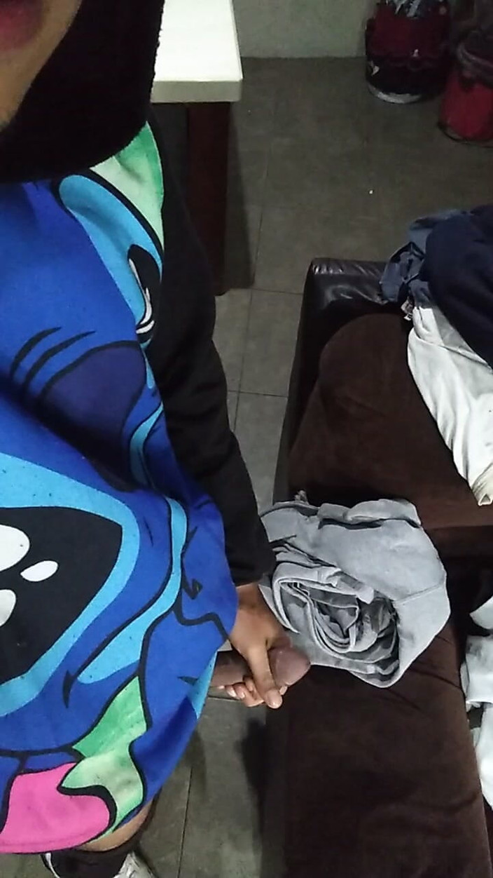AlexAlejandro13: In pubblico toccandomi ricca