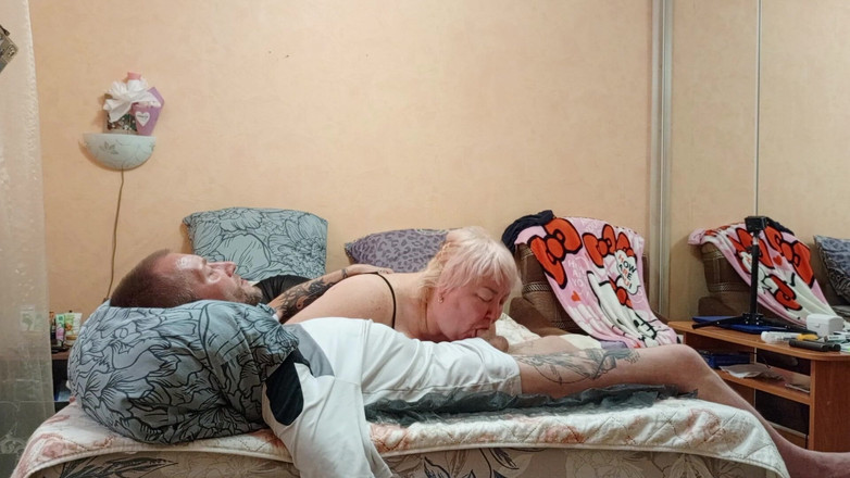 Zona901: Sąsiad daje dobry lodzik ze spermą w ustach
