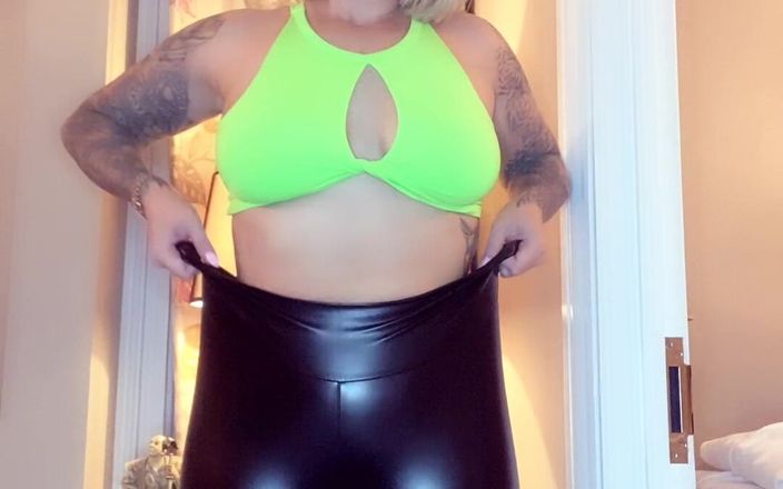 Paige Turnah: Leggings ajustados muestra mi culo