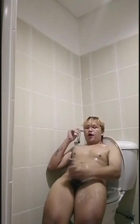 Fleshlab Gay: Philippino Twink Boy Eats His Own Cum!!
