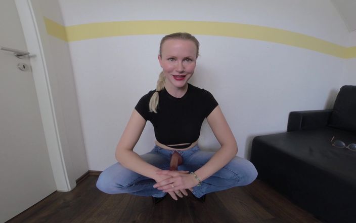 BlondeHexe VR: Futanari menina goza na sua cara