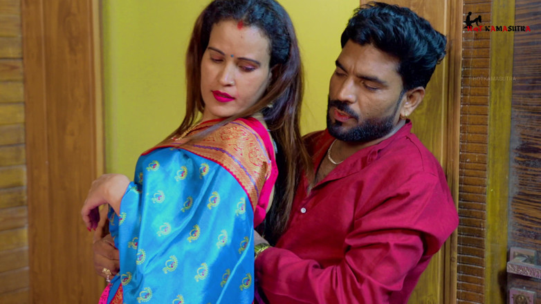 HOTKAMASUTRA: Un băiat indian și-a băgat pula adânc în gâtul iubitei sale.