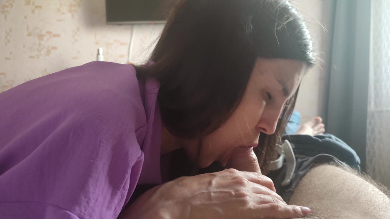 Sasha Green: Surorii vitrege îi place să sugă pula mea mică și dulce