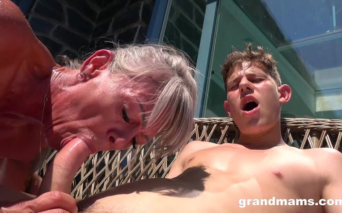 Grandmams: Bunicuță sexy bronzată de bunici