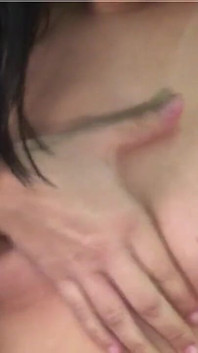 젖을 짜내는 젖꼭지를 짜내는 파리