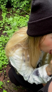 Min lilla slampa förför mig att knulla henne och sedan suga och svälja min sperma - pOV
