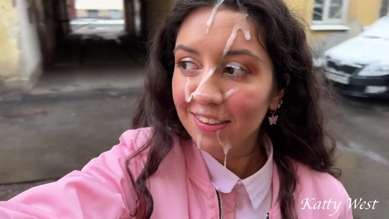 Katty West: Studente geneukt met stiefbroer, kreeg sperma op haar gezicht en...