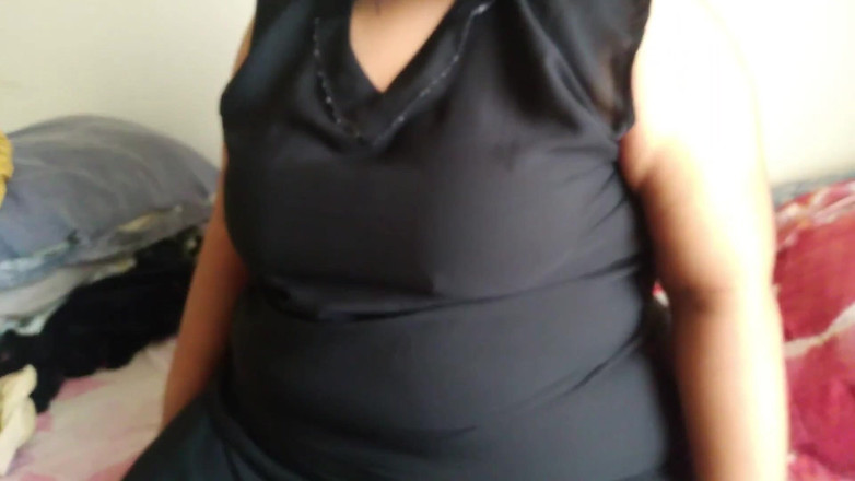 Aria Mia: 继子在丈夫不在家时乱搞漂亮的沙特继母，并松开她紧致的阴户，然后丈夫意识到