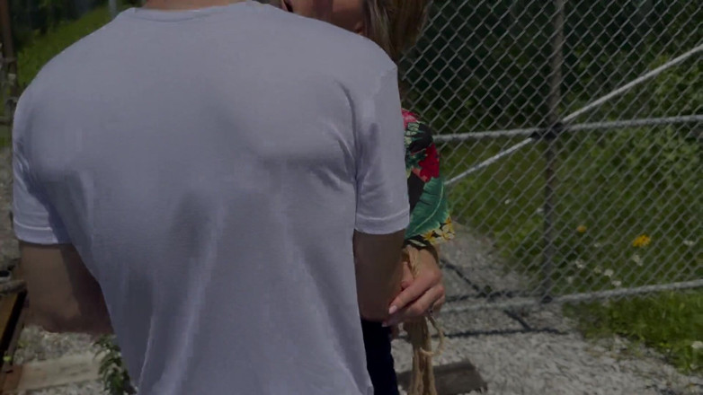 Serenity Cox: Związana żona bierze podwójne creampie na zewnątrz od męża i przyjaciela