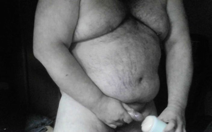 Jerking Perv: Sahte bir amcığı sikiyorum ve ateşli boşalana kadar yarağımı sertçe...