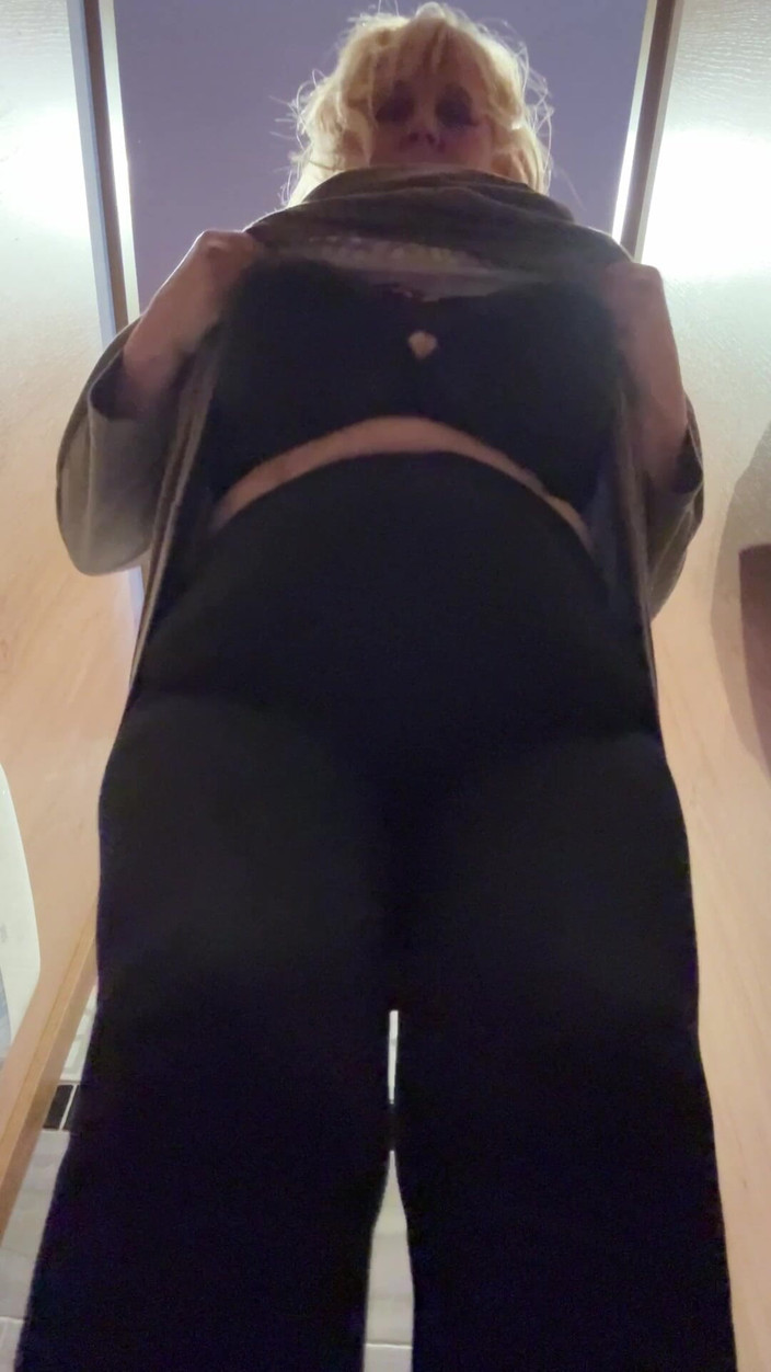 catherinecan69: Saya Berasa Sangat Miang Semasa Saya Keluar Semalam